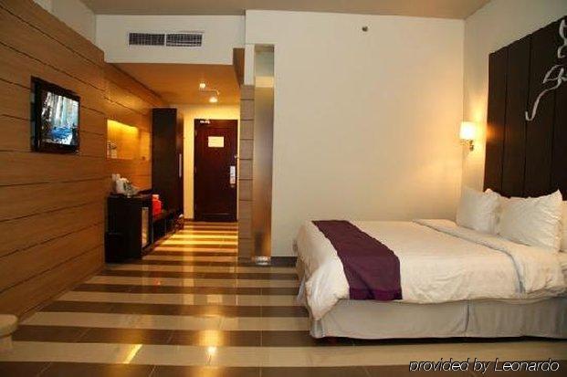 Vega Hotel Gading Serpong Exterior foto