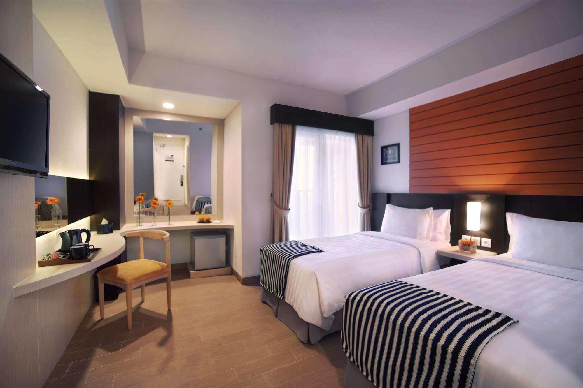 Vega Hotel Gading Serpong Exterior foto